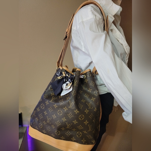 Guaranteed Authentic Louis Vuitton Large Bucket Noe GM - Picture 5 of 16